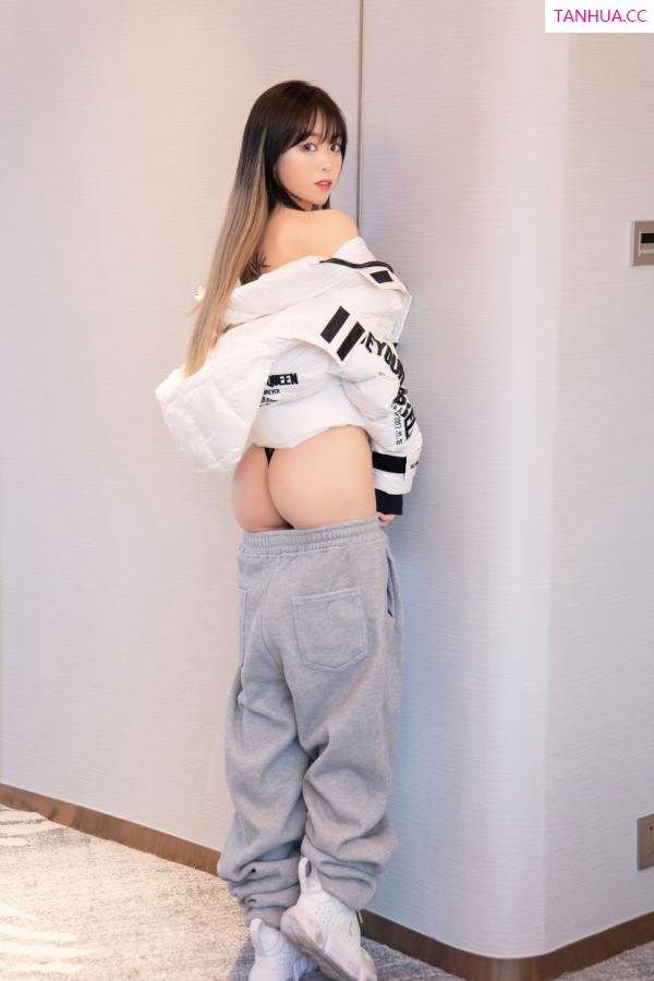 小奶瓶呜呜  [XiuRen]高清写真图 2022.01.17 No.4470 奶瓶第15张图片